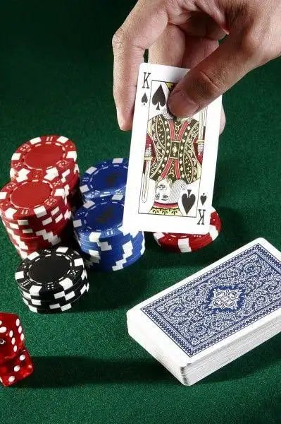 Layar permainan Capsa Banting di istana404